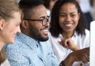 Le digital recrute-t-il en 2026&nbsp;? Métiers et perspectives d’emploi