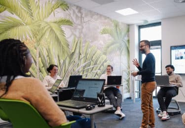 Devenir développeur full stack&nbsp;: compétences, stack technique et salaire